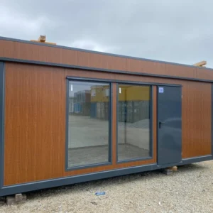 BUNGALOW AVEC SANITAIRES COMMERCIAUX, IMMEUBLE DE BUREAUX ET D'HABITATION 3×7